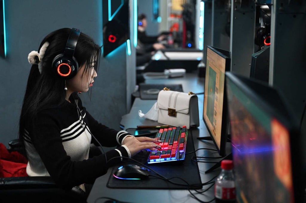 A woman plays computer games at an internet cafe in Beijing on January 26, 2024. Photo: AFP
