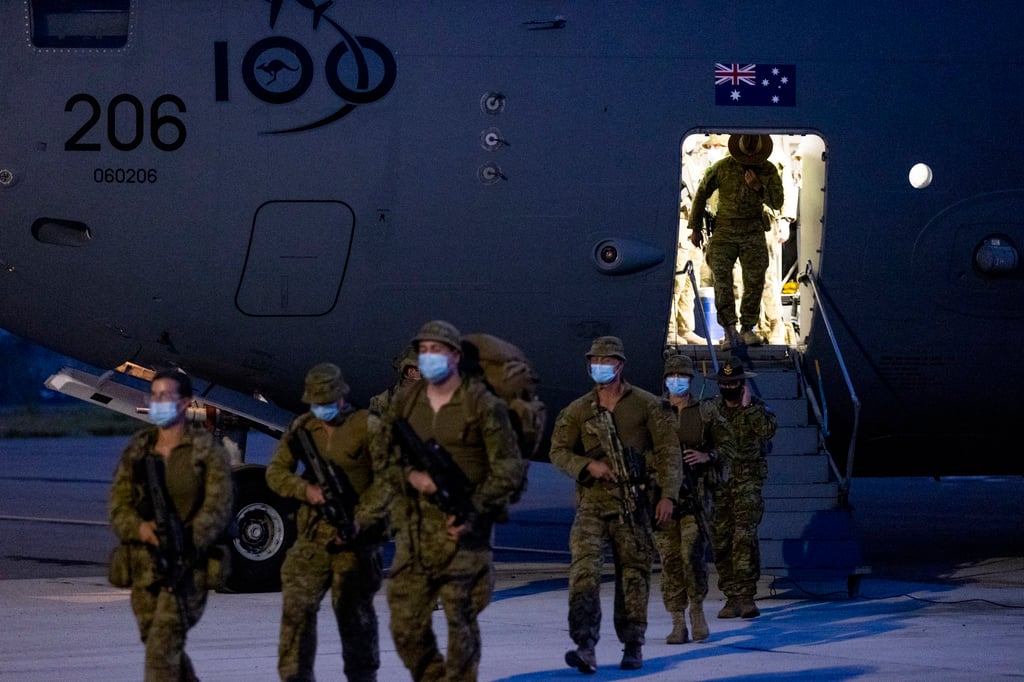 Australian Army soldiers disembarking a Royal Australian Air Force aircraft at Honiara airport, Solomon Islands, in November 2021. Photo: EPA-EFE / Australian Department of Defence