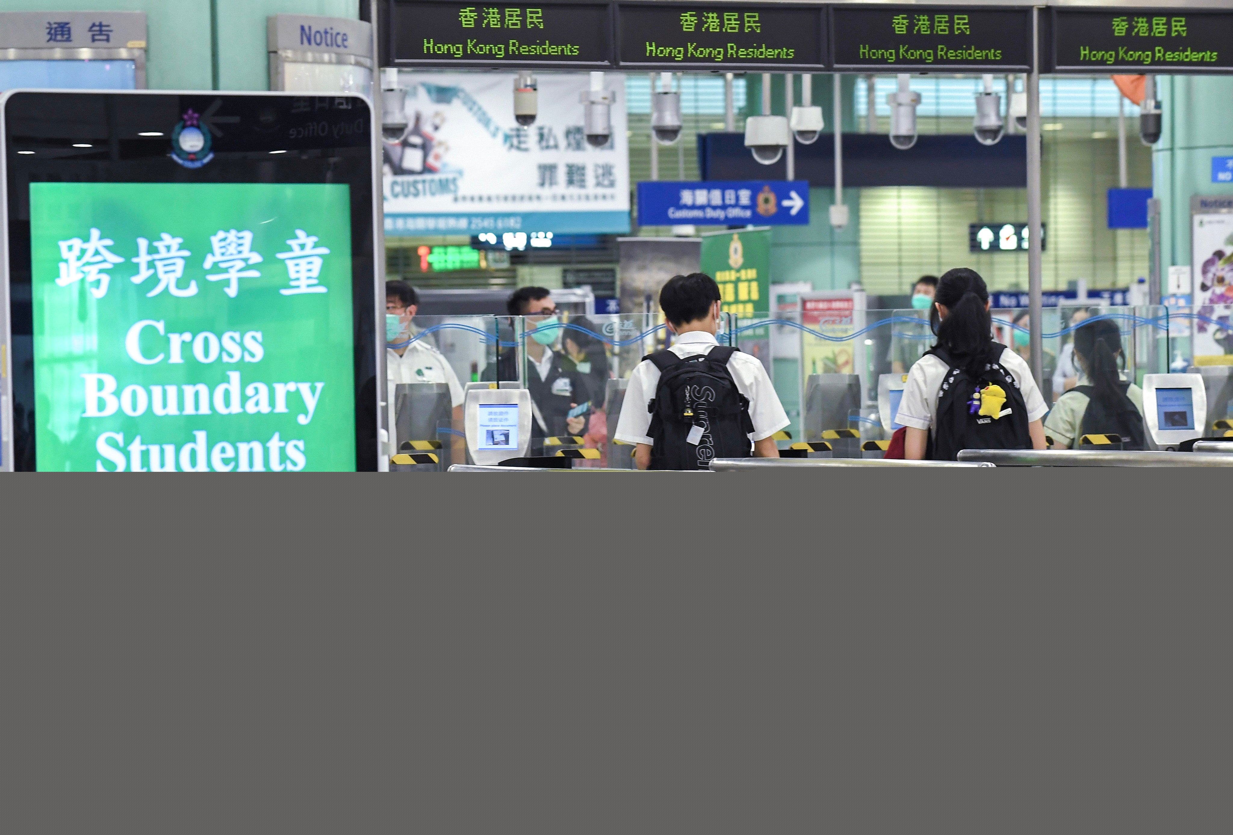Cross-border students entering Hong Kong using the e-Channels at an immigration checkpoint. Photo: ISD 